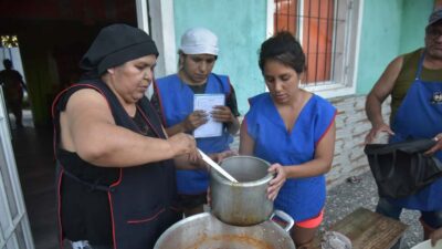 Según el Municipio de Río Cuarto, a los comedores asisten incluso «personas que trabajan en blanco»