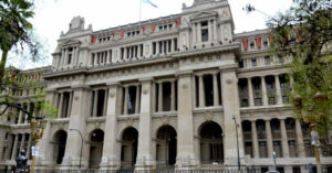 La Corte nacional activa la demanda por la deuda previsional y Santa Fe celebra con cautela
