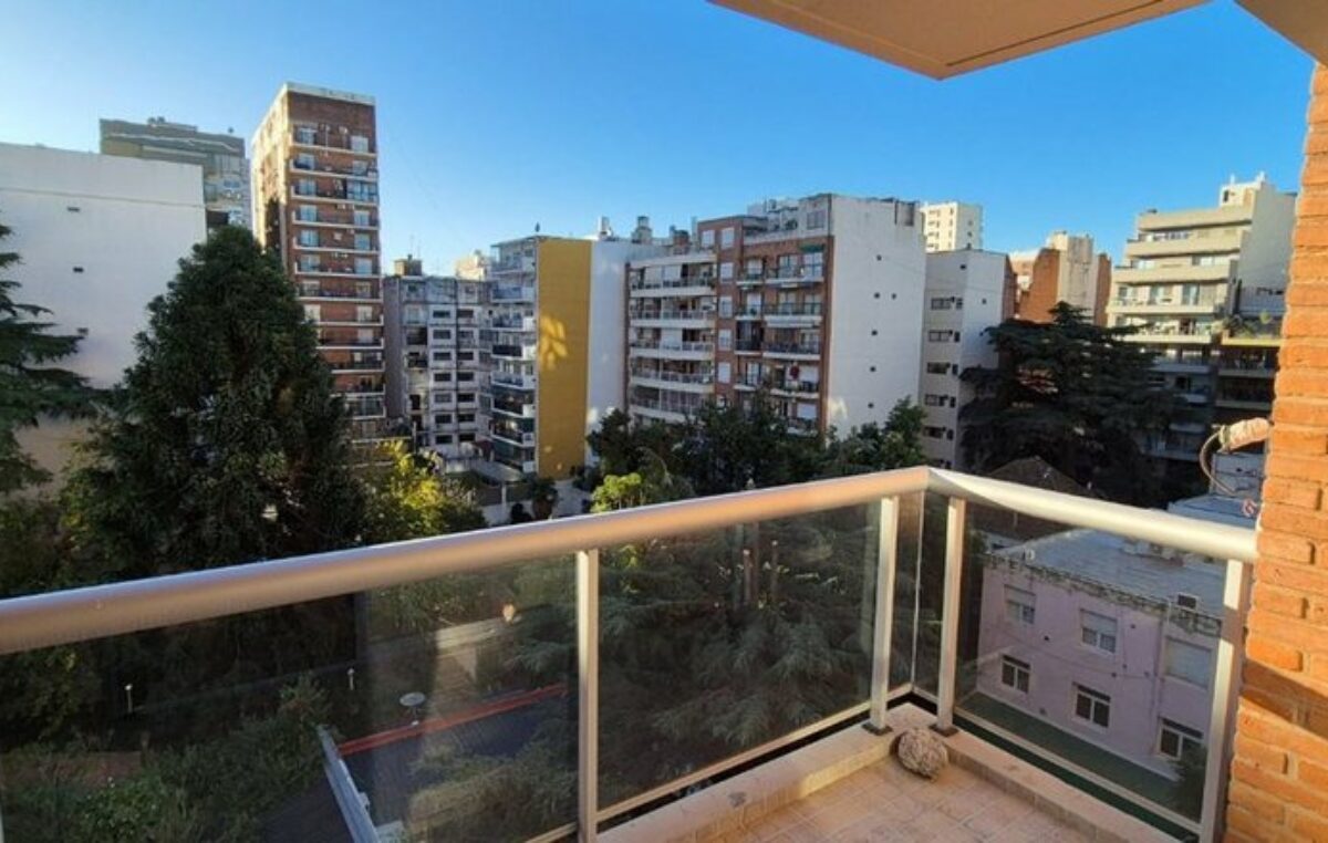 Alquileres en Rosario: el pago por un departamento se lleva el 90% de un salario mínimo y la mitad del sueldo de un maestro inicial