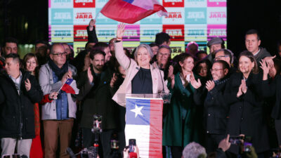 La izquierda cierra filas con Jara, en un Chile que vira a la polarización