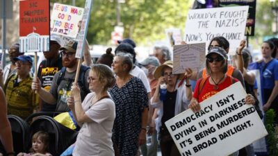 Medio año de Trump: aranceles, divisiones internas y crisis de confianza