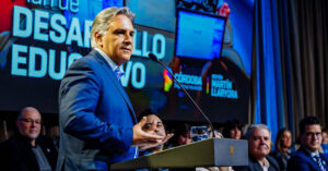 Llaryora se desmarca del Gobierno y anuncia un fuerte aumento a jubilados cordobeses