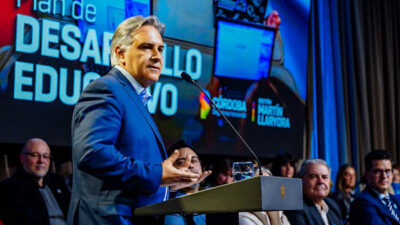 Llaryora se desmarca del Gobierno y anuncia un fuerte aumento a jubilados cordobeses