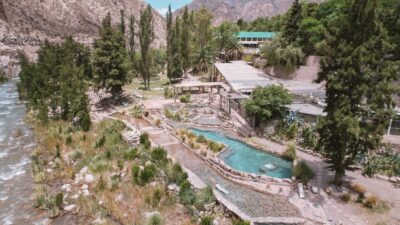 El pueblo de montaña mendocino donde el frío se combate con aguas termales y calma