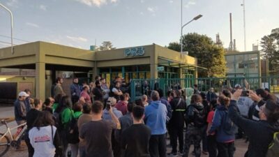 Tensión en la Petroquímica Río Tercero: «La empresa está militarizada»