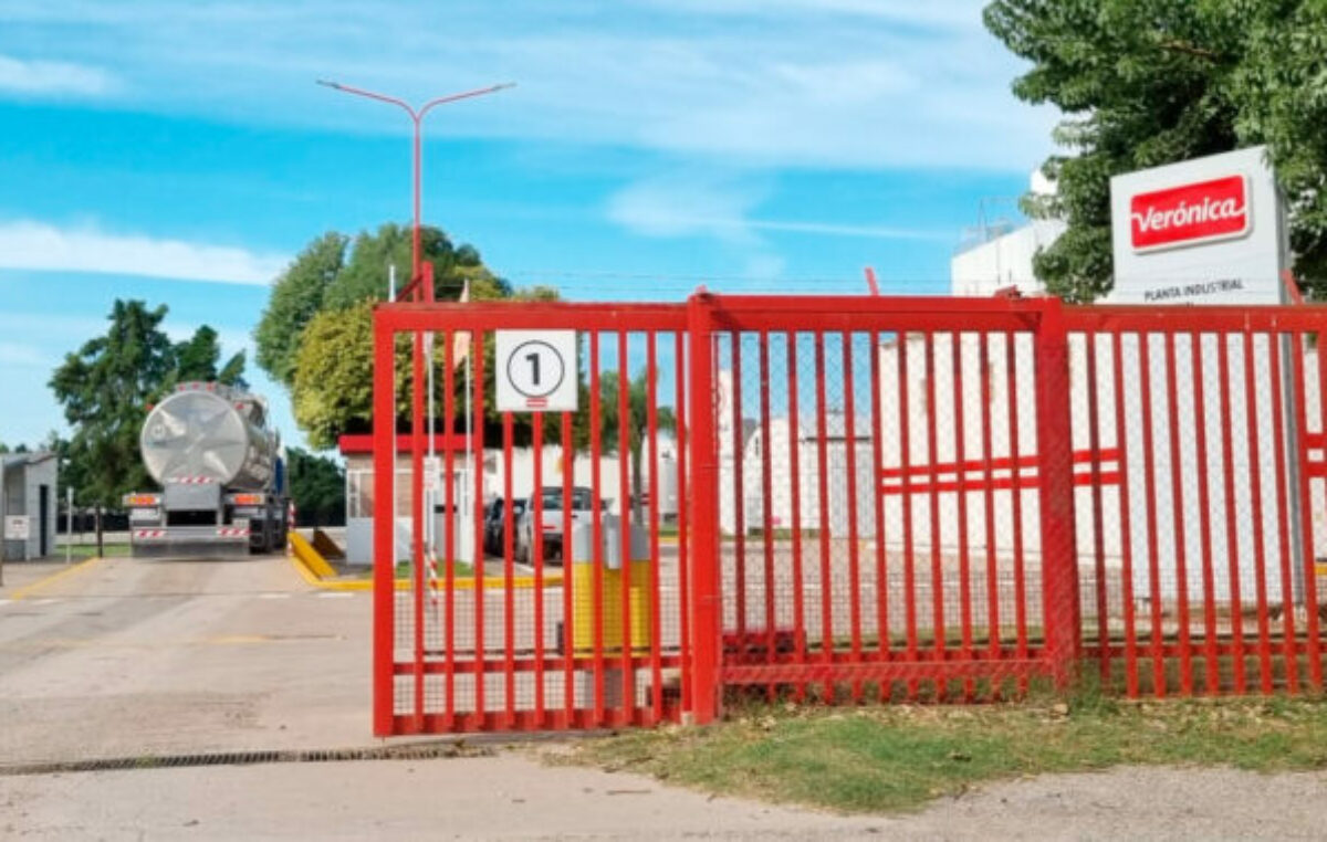 El peso sobre los hombros de los trabajadores de Lácteos Verónica: no cobraron ni el diez por ciento de sus salarios de junio
