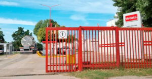 El peso sobre los hombros de los trabajadores de Lácteos Verónica: no cobraron ni el diez por ciento de sus salarios de junio