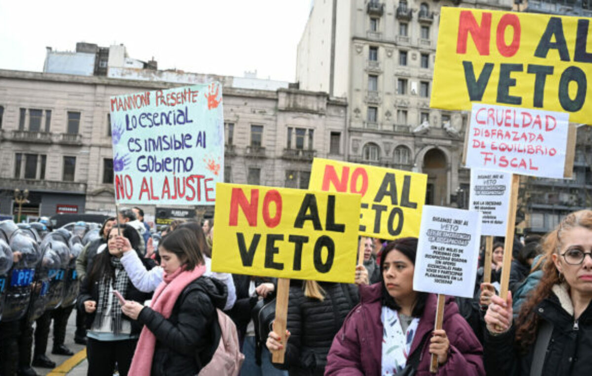 Los vetos de Milei benefician a los sectores de poder