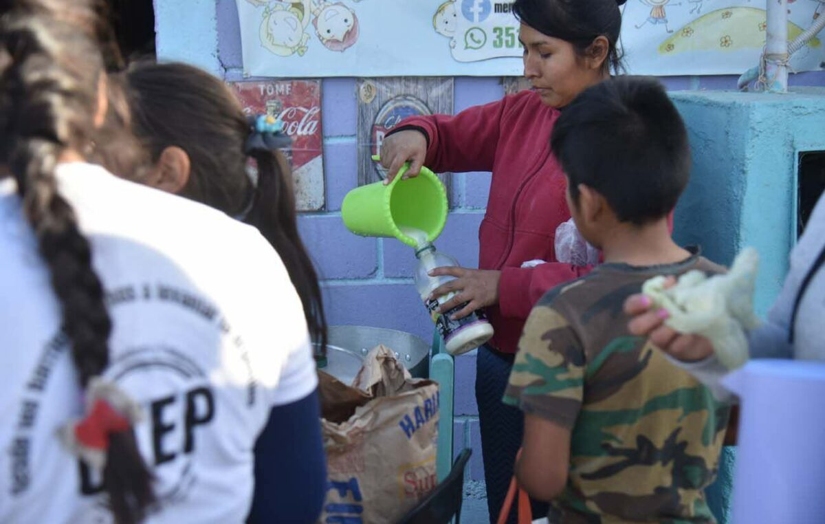 Relevamiento en Córdoba: la mitad de los hogares suspendió una comida diaria