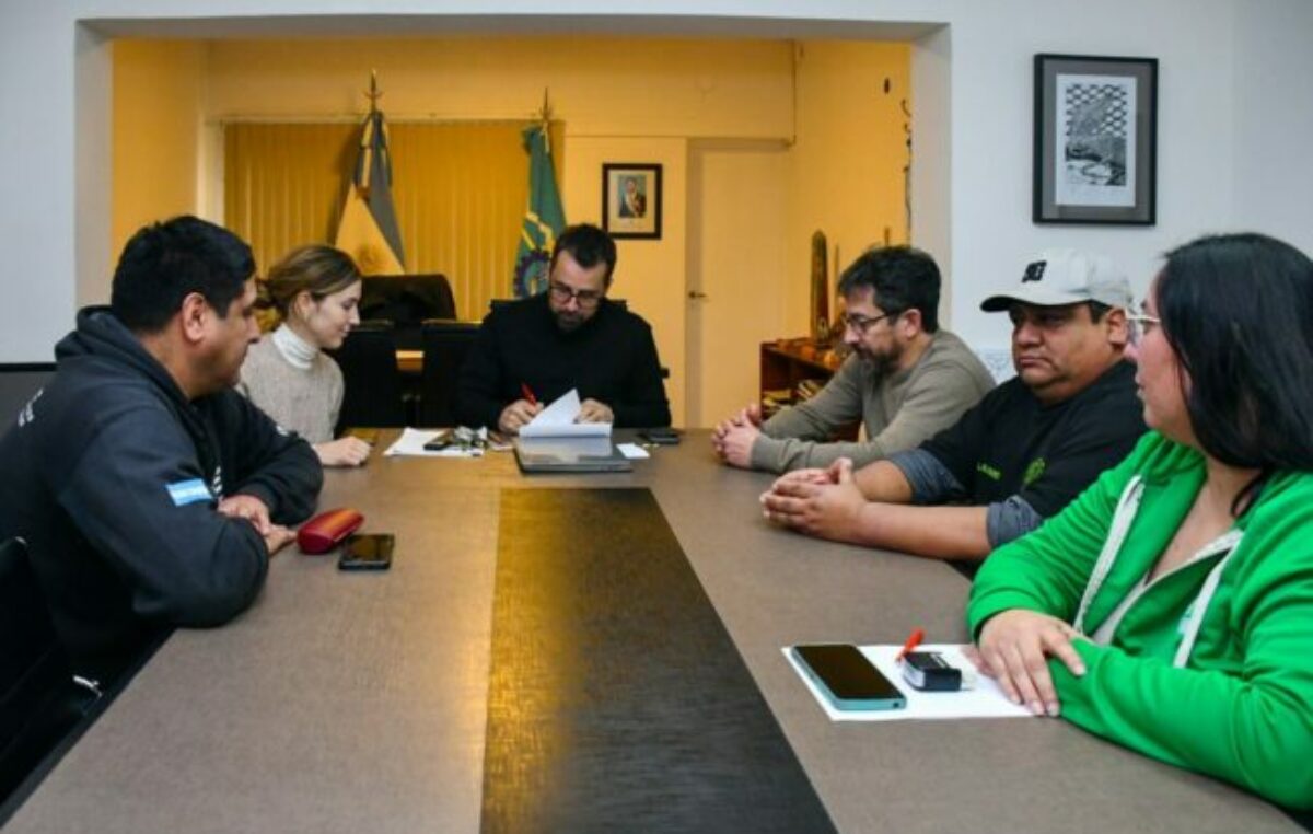 El intendente de Esquel acordó con los gremios la nueva pauta salarial para el personal municipal