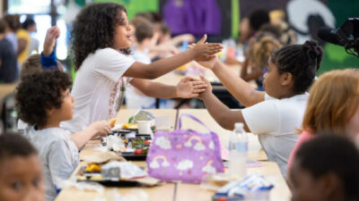 El 33% de las familias latinas en EE.UU. tuvieron problemas para alimentar a sus hijos en el verano