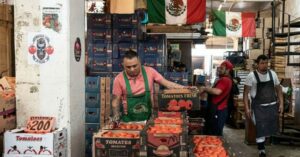 «El capitalismo depredador no funcionó para muchos y ahora esas clases resentidas buscan revancha»