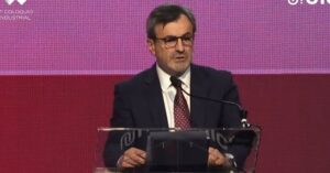 Sindicatos denuncian la pérdida de 130 mil puestos de trabajo y la UIA apunta al Gobierno: «Necesitamos un Estado»