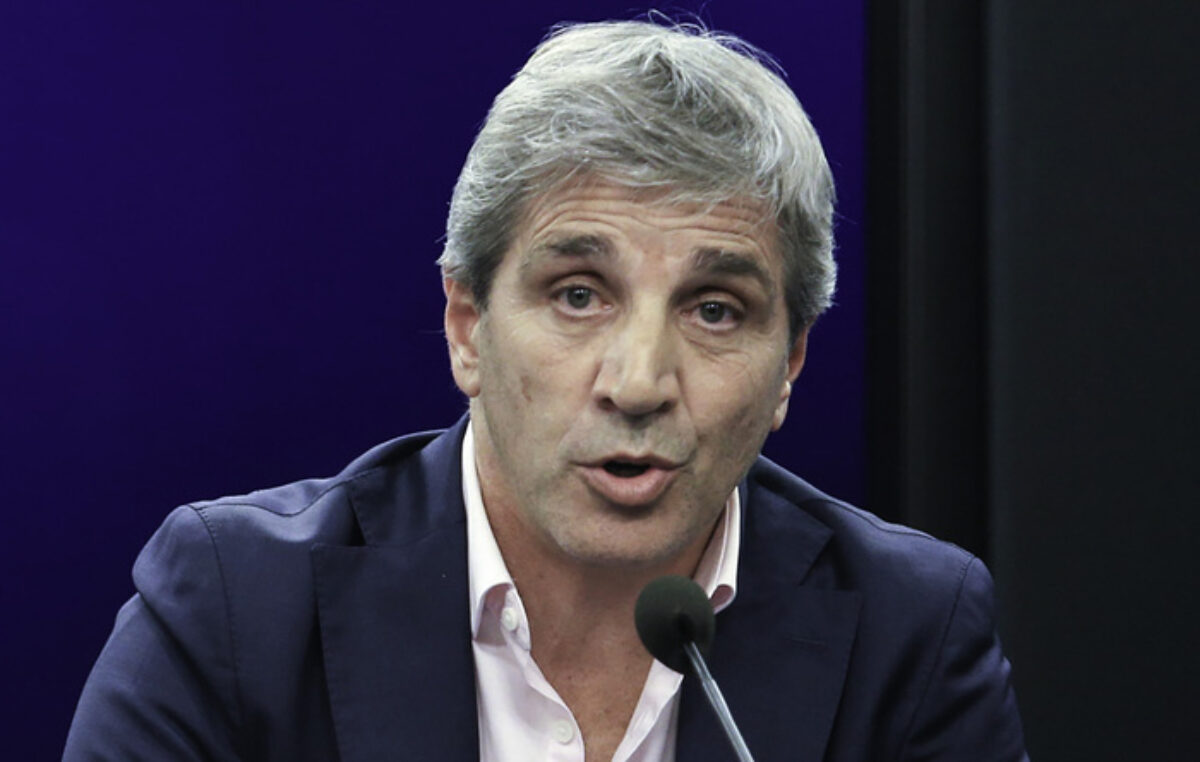 Toto Caputo se aferra a su maltrecho plan económico