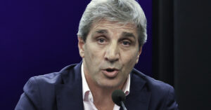 Toto Caputo se aferra a su maltrecho plan económico
