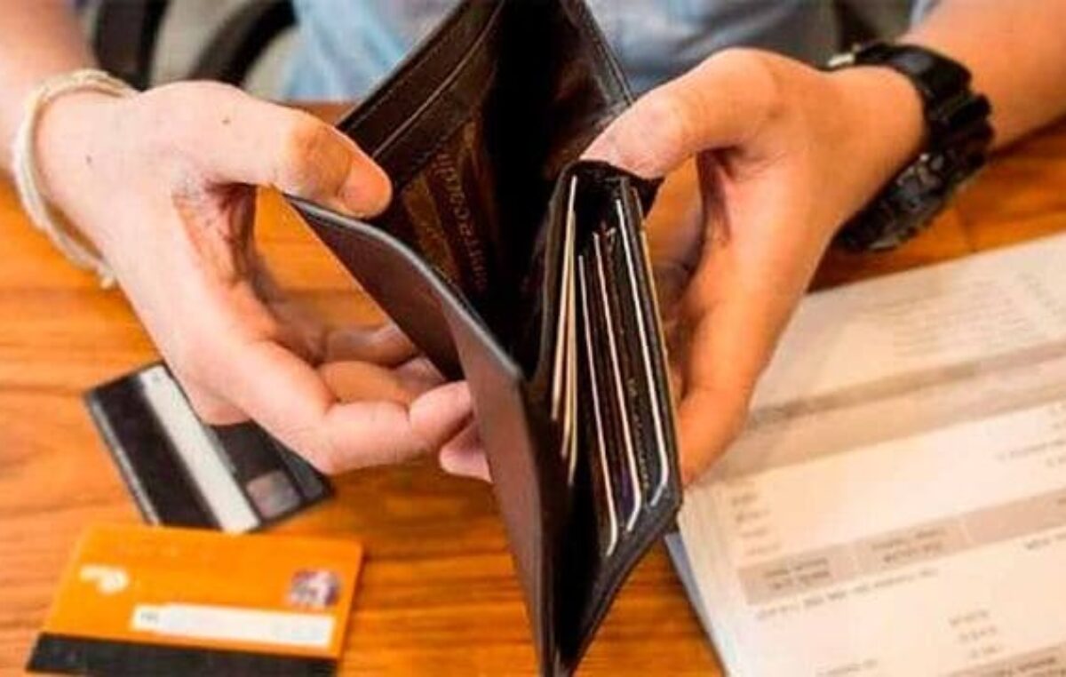 Las familias no pueden pagar sus deudas: la morosidad es la más alta en 15 años por tarjetas y préstamos