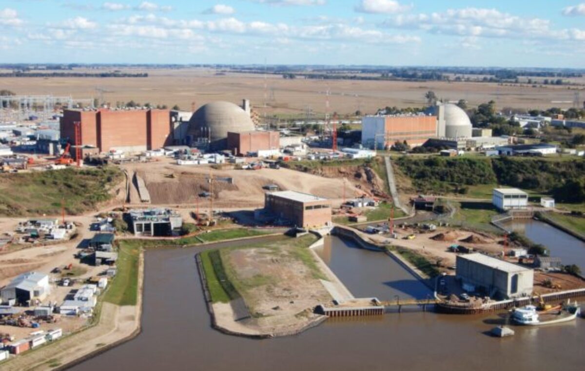 El Gobierno confirmó la privatización por decreto de la empresa que opera las tres centrales nucleares de Argentina