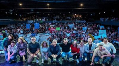 El gobernador de Córdoba reunió a más de 5.500 trabajadores de la economía popular y destacó el crecimiento de los paseos