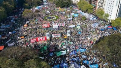 Masiva Marcha Federal Universitaria frente al Congreso en rechazo a los vetos de Milei