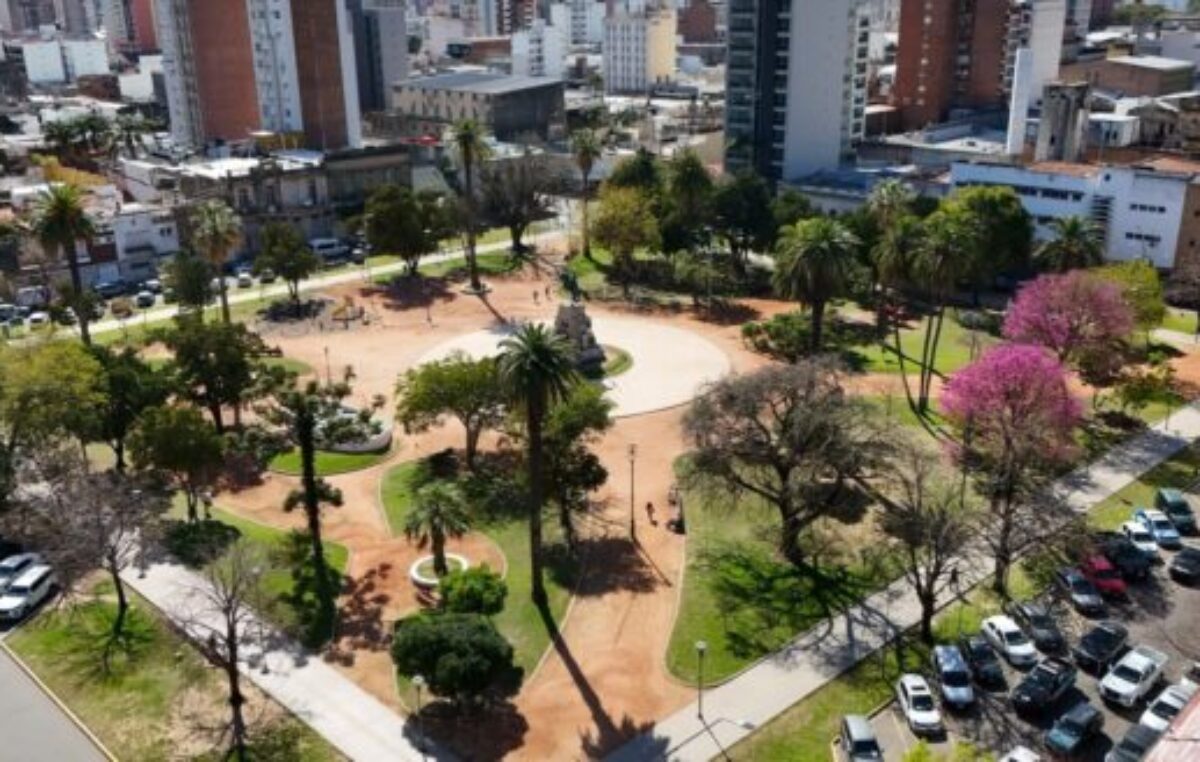 Esculturas, fuentes y plazas: el plan integral de conservación urbana en Santa Fe