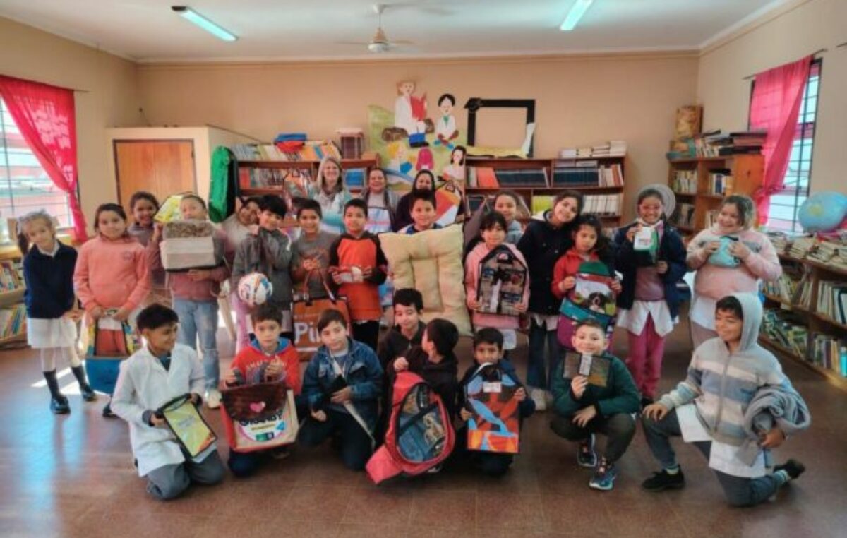 Eldorado impulsa la economía circular en las aulas: alumnos de la Escuela N° 635 aprenden a reciclar y transformar residuos en nuevos productos