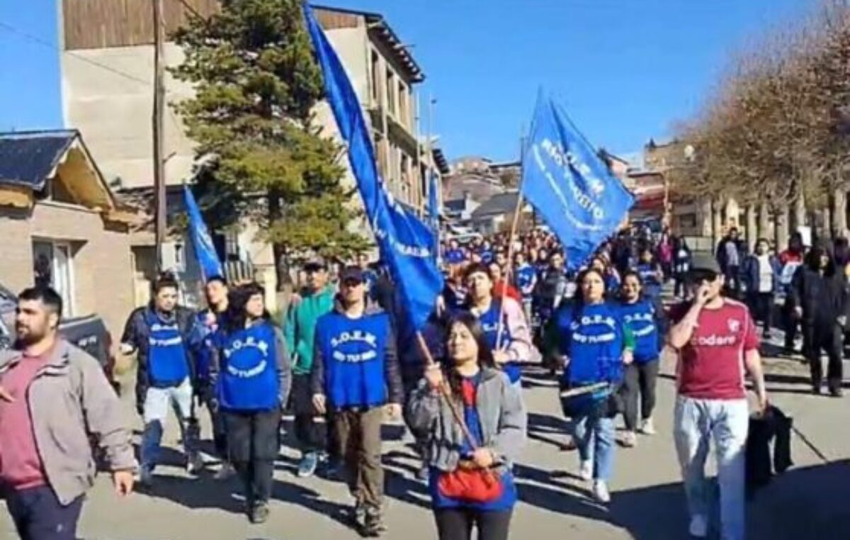 Después de meses de paro, los municipales de Río Turbio arreglaron salarios