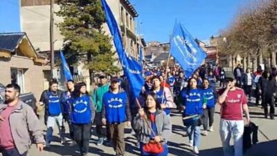 Después de meses de paro, los municipales de Río Turbio arreglaron salarios