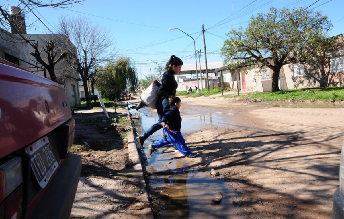 Cómo vivimos: en la ciudad de Santa Fe, el 38% de los hogares aún no tienen desagües cloacales