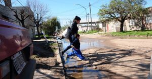 Cómo vivimos: en la ciudad de Santa Fe, el 38% de los hogares aún no tienen desagües cloacales