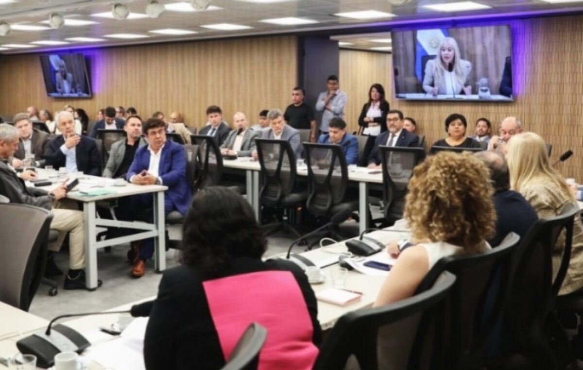 Reforma tributaria del Gobierno: Intendentes proponen una rebaja del IVA para los municipios 