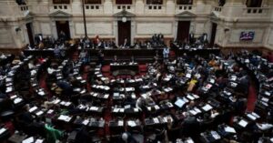 La reforma laboral desafía a las cúpulas sindicales pero también a las empresariales