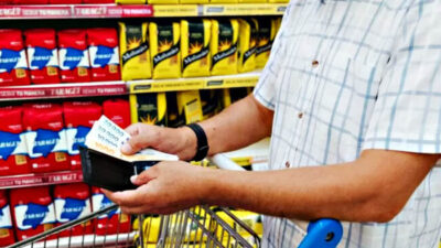 Mientras los mercados celebran, la economía real evidencia sus límites y expone las dificultades de los trabajadores