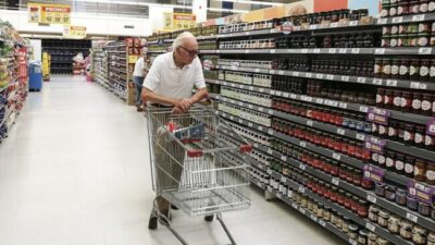 Pérdida del poder adquisitivo: cada vez más familias se endeudan para comprar comida