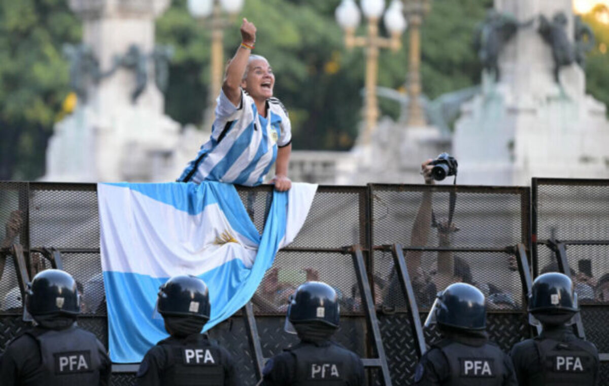 La oposición es la única interpelada