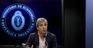 Crisis: El Caputo de Macri contra el Caputo de Milei