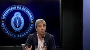 Crisis: El Caputo de Macri contra el Caputo de Milei