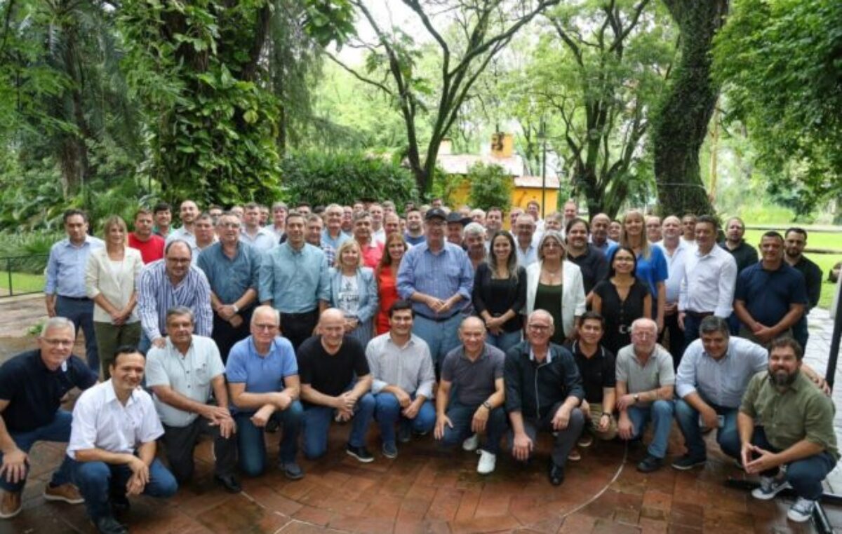 El gobernador Hugo Passalacqua se reunió con intendentes de Misiones