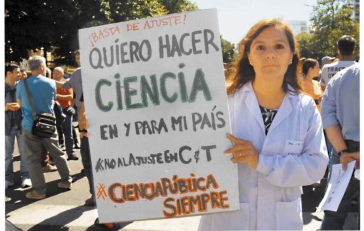 Golpe a la ciencia: dieron de baja los principales fondos para investigación