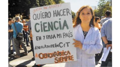 Golpe a la ciencia: dieron de baja los principales fondos para investigación