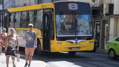 Santa Fe: Una investigación revela caída de viajes y menor accesibilidad al transporte para sectores vulnerables