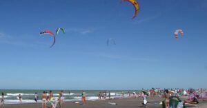 El pueblo que tiene playas ideales para el kitesurf y sólo lo habitan 80 personas