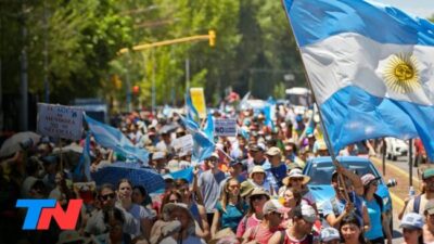 Mendoza: en medio de la masiva marcha en defensa del agua, legisladores aprobaron el proyecto minero