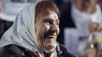 León Gieco le puso música, voz y corazón a una poesía que su hijo le escribió a Taty Almeida, presidenta de Madres de Plaza de Mayo –Línea Fundadora