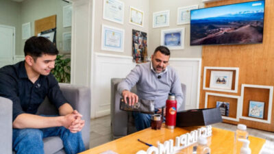 El intendente de Ushuaia se reunió con jóvenes emprendedores que elaboraron una yerba mate fueguina