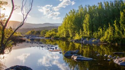El pueblo de Córdoba que enamora con su río y aire serrano
