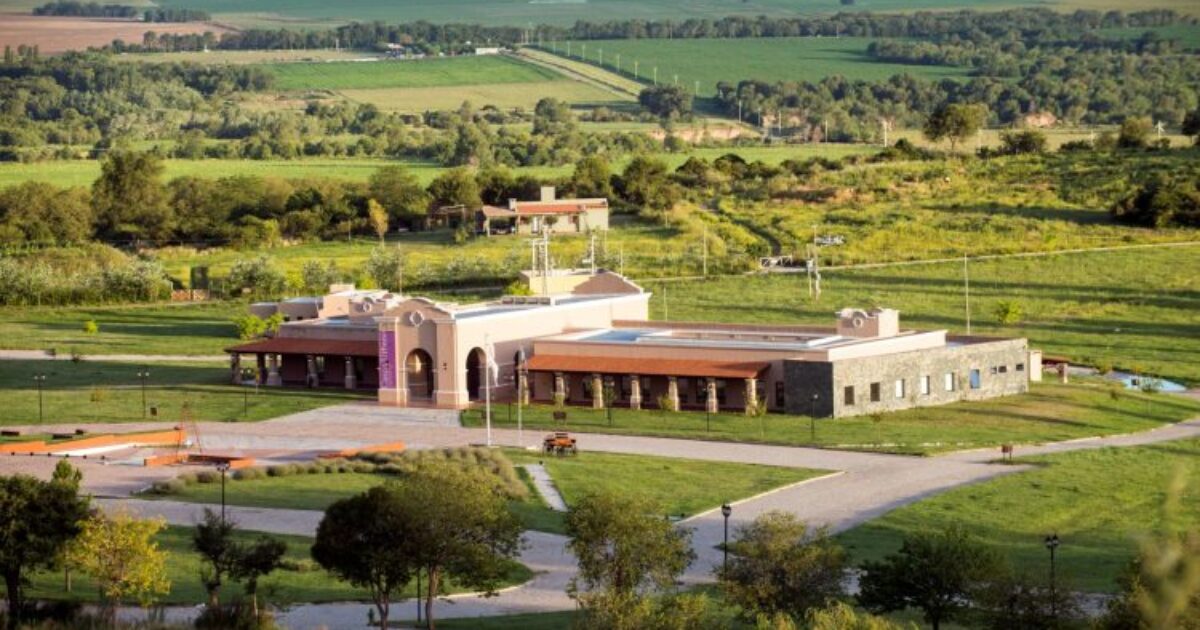 El pueblo serrano lleno de pulperías y caminos antiguos en el corazón de Argentina