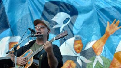 León Gieco: El pañuelo como faro