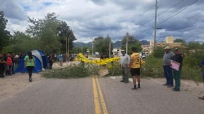 Continúa el corte en Ruta 40 por protesta de empleados municipales en Belén