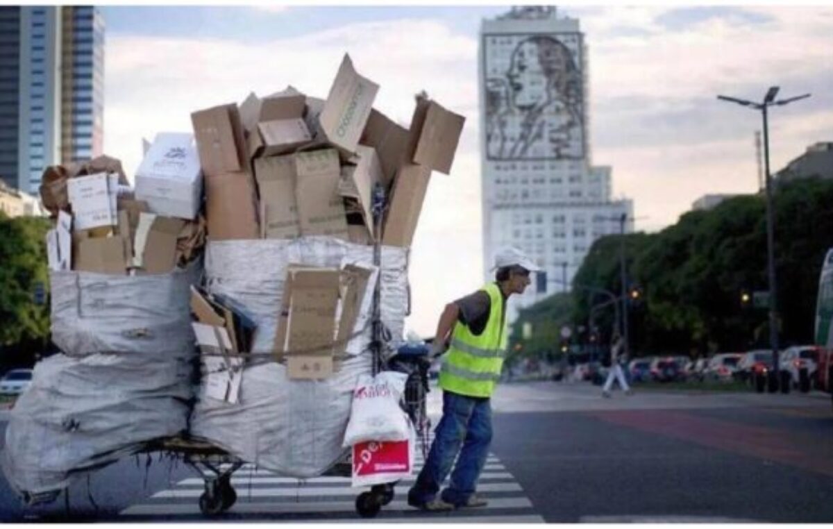 ¿Cómo baja la pobreza si los salarios pierden contra la inflación y hay cada vez más despidos?