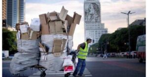 ¿Cómo baja la pobreza si los salarios pierden contra la inflación y hay cada vez más despidos?